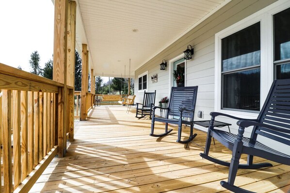 Terrace/patio - Porch n' Pasture Farm - make memories here, by Buffalo Mountain Getaway (Meadows of Dan)