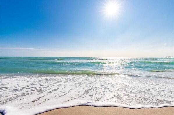 Beach nearby, sun loungers, beach towels