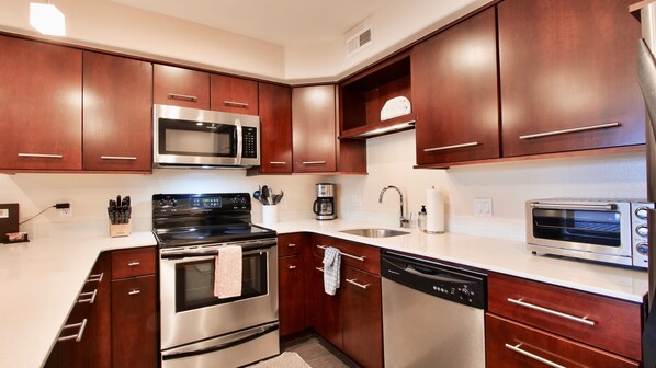 Fridge, microwave, oven, stovetop