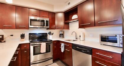 Spacious and Beautiful, Walk to ski, Wi-fi, Parking