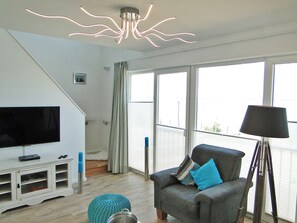 تلفزيون، مدفأة، ستيريو