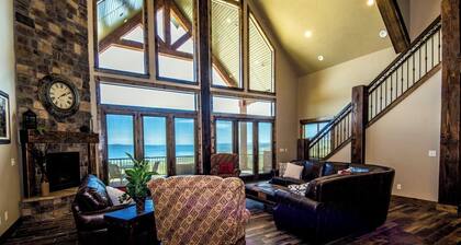 Upea koti perhejuhliin ja suurille ryhmille! Mahtavat näkymät!