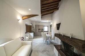 Lägenhet Superior - 1 sovrum - icke-rökare - kök | Vardagsrum | Platt-tv