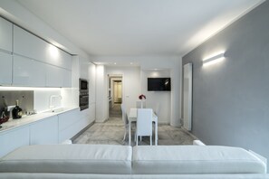 Appartement Deluxe, 1 chambre, non-fumeur, cuisine | Aire de séjour | Téléviseur à écran plat