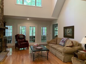 Fireplace - Peaceful country getaway just outside Oxford, MS (Oxford)