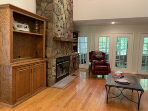 Interior - Peaceful country getaway just outside Oxford, MS (Oxford)