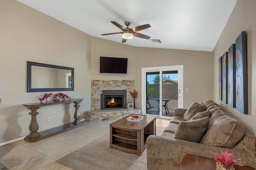 Gorgeous Vacation Home - Trails, Golf & Dining