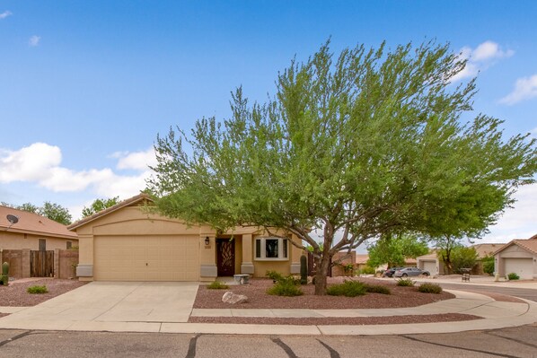 Exterior - Gorgeous Vacation Home - Trails, Golf & Dining (Marana)