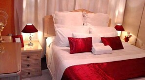 3 bedrooms, iron/ironing board, bed sheets