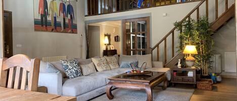 TV, fireplace, offices