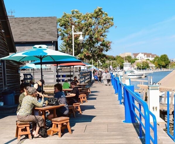 屋外ダイニングエリア