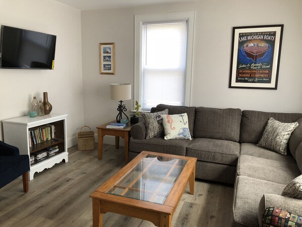 Smart TV, reproductor de DVD, libros y videoteca 