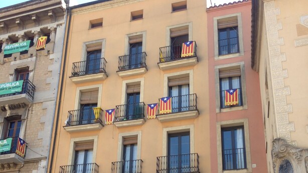 A multi-story building with balconies, a sign for 'la Trattoria', and a 'Biblioteca' entrance. - Vicus Apartments, with excellent views of the Plaza Mayor de Vic (Vic)