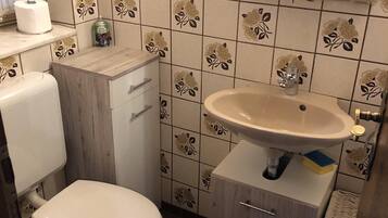 Dusche, Handtücher, Seife, Toilettenpapier