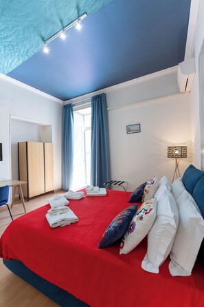 ห้องคอมฟอร์ทดับเบิล (Ischia) | ผ้าปูที่นอนฝ้ายอียิปต์, เครื่องนอนระดับพรีเมียม, ผ้านวมขนเป็ด