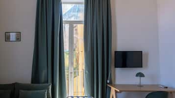Vesuvio - Capri Shared Bathroom | Egyptian cotton sheets, premium bedding, down comforters, pillowtop beds