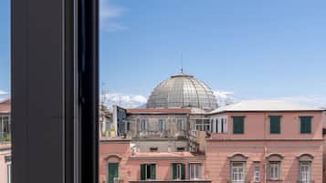 Egyptian cotton sheets, premium bedding, down comforters, pillowtop beds