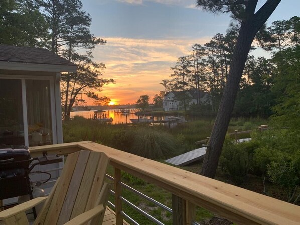 Property grounds - Sirena's Isle Retreat - Waterfront with private dock (Oriental)