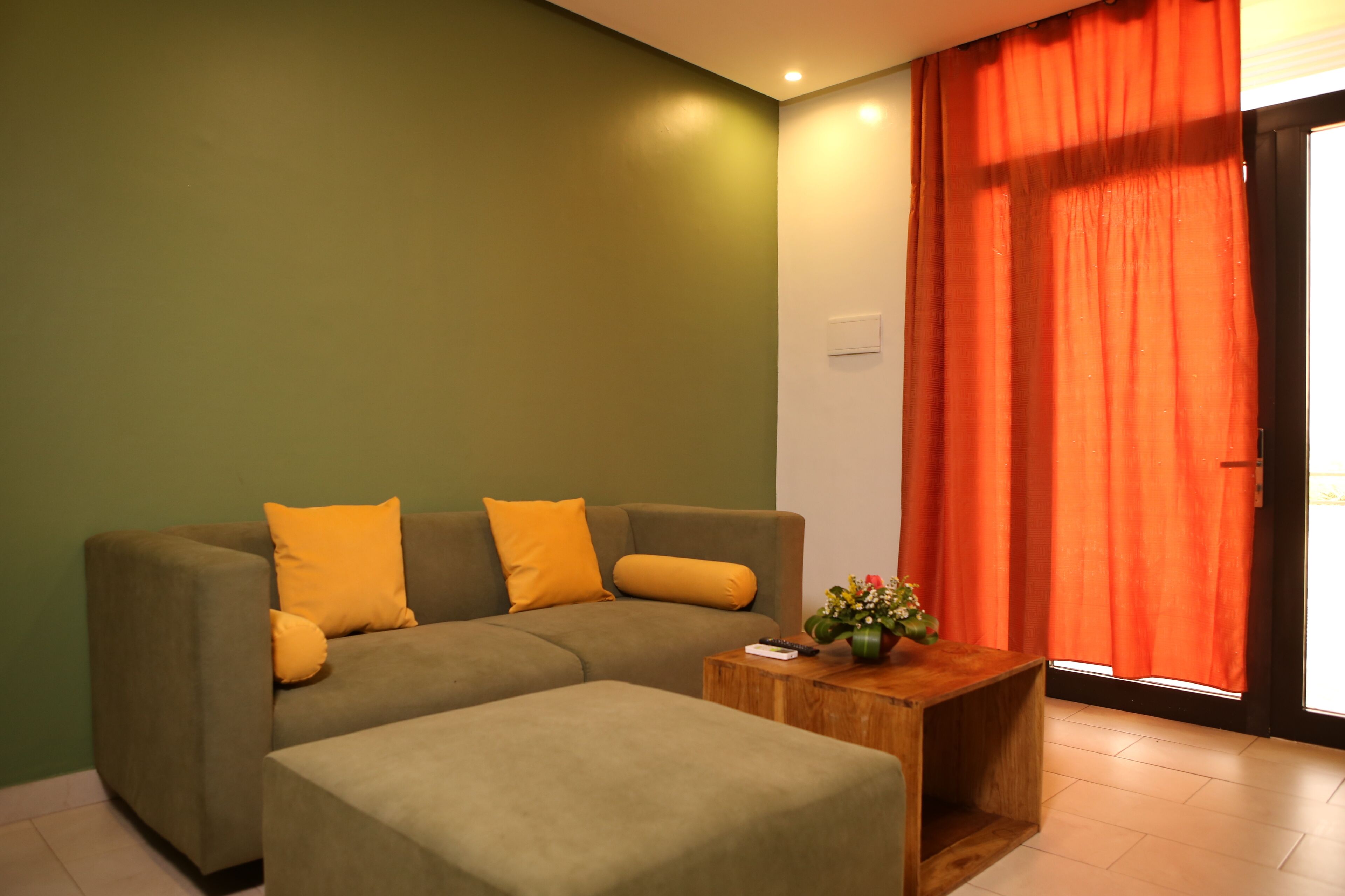 Suite estándar | Ropa de cama de alta calidad, cortinas opacas, sistema de insonorización