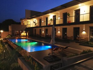 Front of property – evening/night - Au Bord De L'Eau (Bamako)
