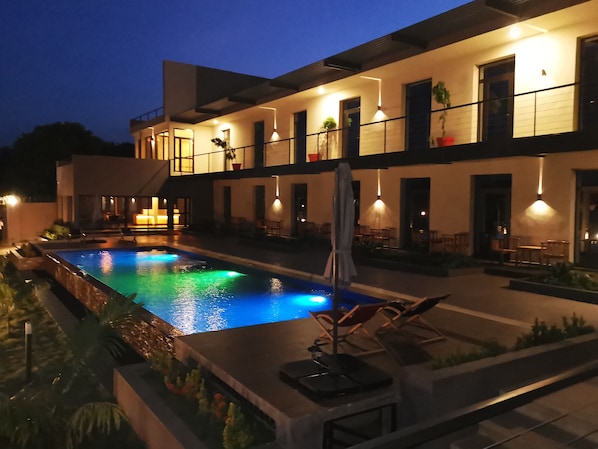 Front of property – evening/night - Au Bord De L'Eau (Bamako)