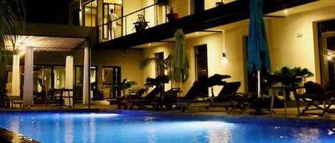 Outdoor pool, pool umbrellas, sun loungers