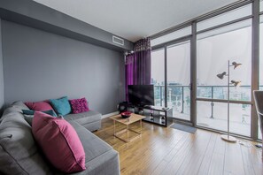 Téléviseur connecté, foyer, livres