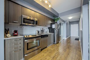 Fridge, microwave, oven, stovetop