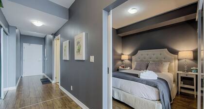 Family Size 1 Bedroom Condo with BALCONY walk to SICK KIDS HOSPITAL. Sleeps 4