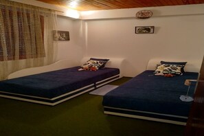 2 bedrooms, iron/ironing board, free WiFi