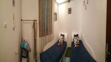 2 bedrooms, iron/ironing board, free WiFi