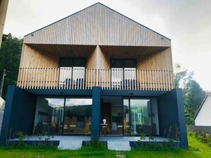 المنشأة من الخارج