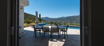 Te lo mereces: nueva villa y piscina climatizada privada