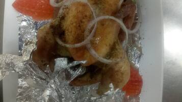 Petit déjeuner préparé sur commande (300 PKR par personne)