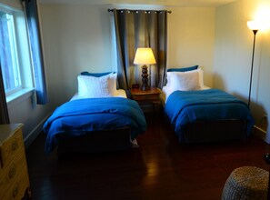 2 habitaciones, escritorio, tabla de planchar con plancha y wifi gratis 