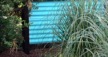 College District Art House - Patio - Walk to Downtown - Sleeps 5