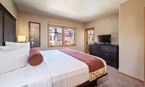 2 bedrooms, iron/ironing board, travel cot, WiFi