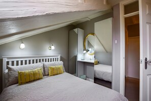 2 quartos, ferros/tábuas de passar roupa, Wi-Fi, roupa de cama