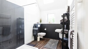Hårtørrer, håndklæder, Sæbe, Toiletpapir