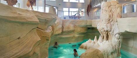 Piscine couverte, piscine extérieure