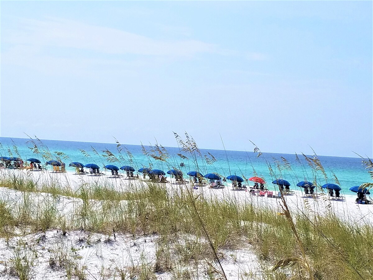 Photo 2 of DESTIN FL-Buy 3 nights get 1 free in 2025 -Walk to beach /community pool/pets ok
