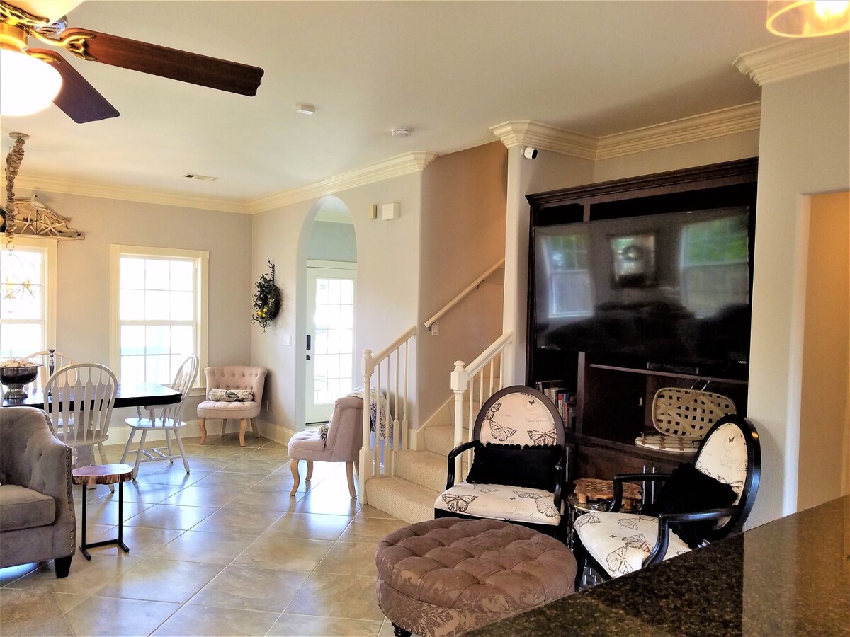 Photo 9 of DESTIN FL-Buy 3 nights get 1 free in 2025 -Walk to beach /community pool/pets ok