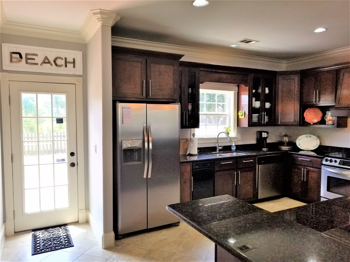 Photo 5 of DESTIN FL-Buy 3 nights get 1 free in 2025 -Walk to beach /community pool/pets ok