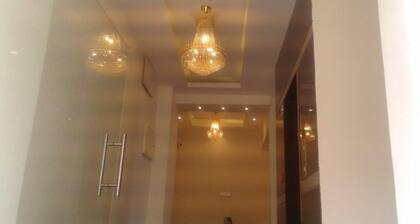 Elephant Suites Brookefield # 13