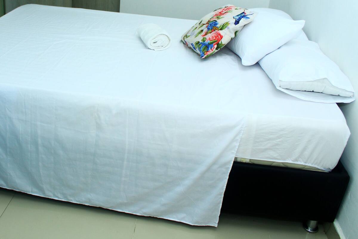 Habitación estándar (Mariposas macondianas) | Camas extra, wifi gratis y ropa de cama