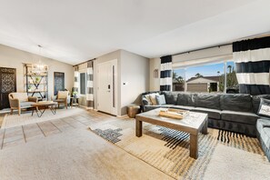 TV, fireplace, DVD player, books