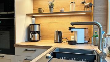 Kühlschrank, Mikrowelle, Ofen, Geschirrspüler