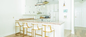 OXFORD PRIME LOCATION / ON THE SQUARE!! WALKING DISTANCE TO CAMPUS