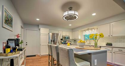 < 2 Mi to the Big House: Family-Friendly Home!