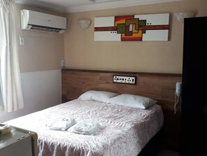 Basic Double Room | Desk, blackout curtains, free WiFi, bed sheets - Hotel Plaza Campo Grande (Salvador)